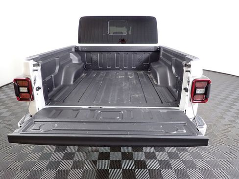 Used 2023 Jeep Gladiator Overland AWD/4WD image 15