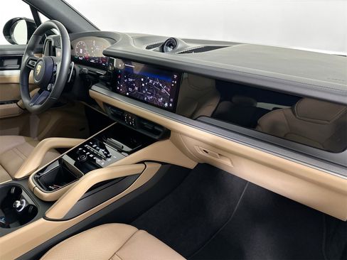 Certified 2025 Porsche Cayenne S image 29