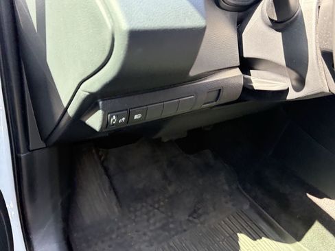 Used 2024 Toyota Corolla SE FWD image 7