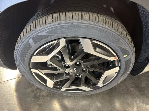 Certified 2025 Kia Seltos SX w/ SX Sunroof Package image 10