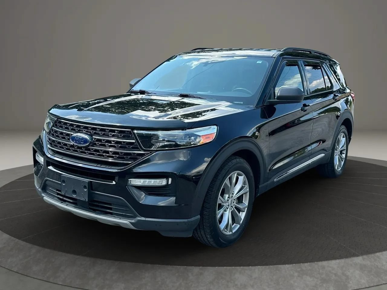 Used 2020 Ford Explorer XLT w/ Equipment Group 202A RWD image 7