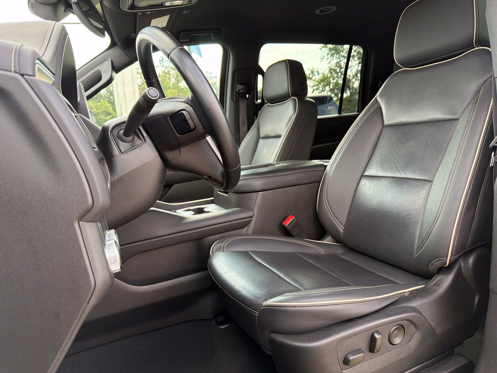 Used 2024 GMC Yukon XL SLT RWD image 8