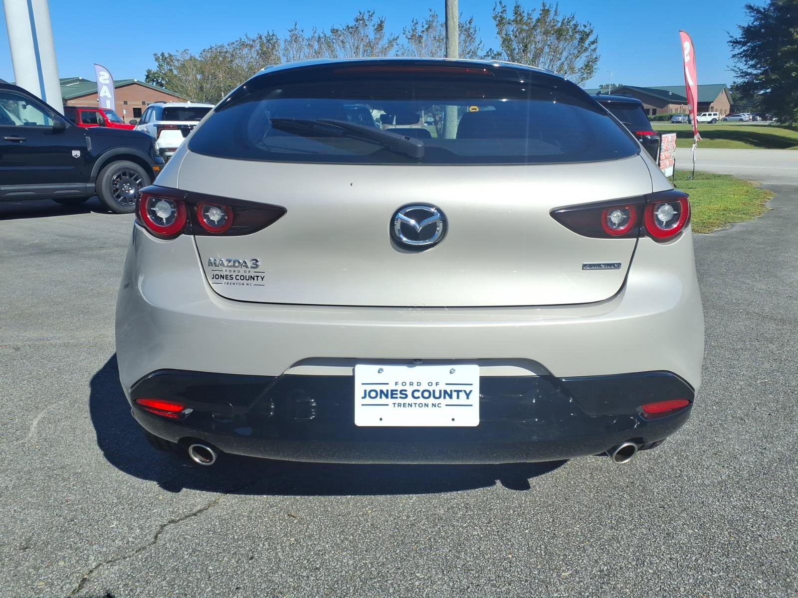 Used 2024 MAZDA MAZDA3 s FWD image 3