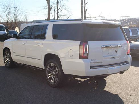 Used 2020 GMC Yukon XL Denali w/ Denali Premium Package image 6