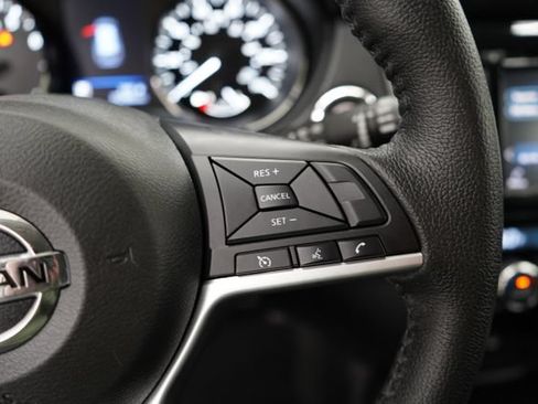 Used 2020 Nissan Rogue SV AWD/4WD image 19