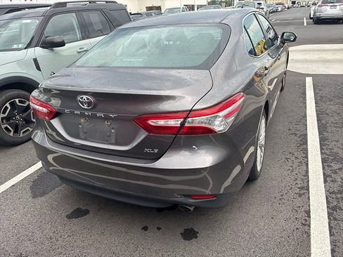 Used 2018 Toyota Camry XLE FWD image 11