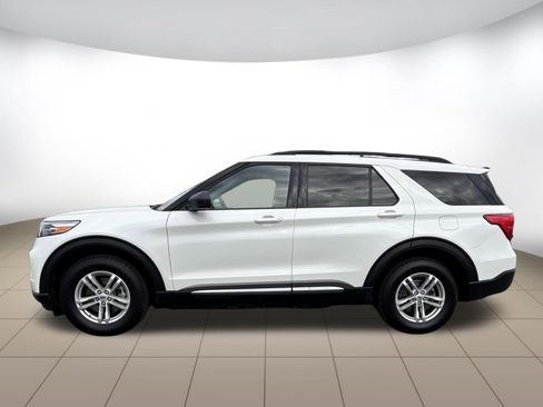 Used 2022 Ford Explorer XLT AWD/4WD image 4