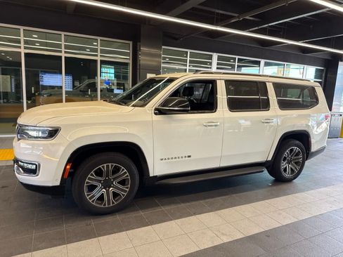 Used 2024 Jeep Wagoneer L Series II RWD image 21