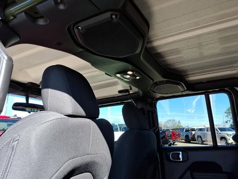 Used 2022 Jeep Wrangler Unlimited Sport image 18