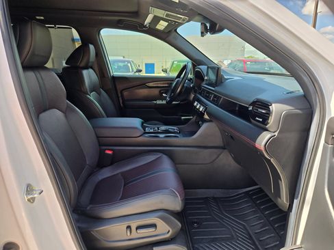 Used 2025 Honda Pilot Black Edition image 27