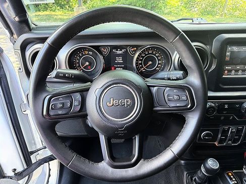 Used 2023 Jeep Gladiator Sport AWD/4WD image 12
