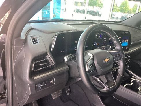 Used 2024 Chevrolet Traverse LT FWD image 9