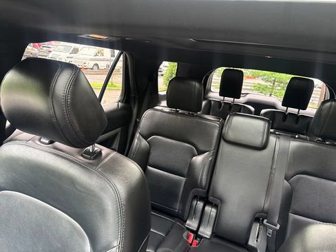 Used 2017 Ford Explorer XLT w/ Equipment Group 202A AWD/4WD image 26