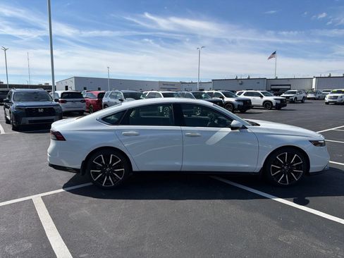 Used 2023 Honda Accord Touring image 7