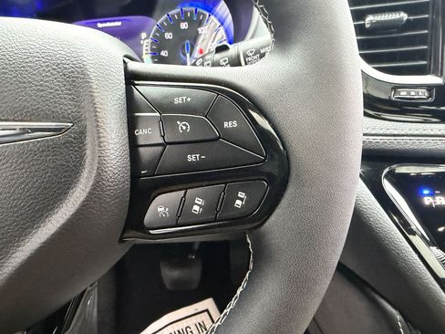 New 2026 Chrysler Pacifica Limited w/ Uconnect Theater Family Group image 35