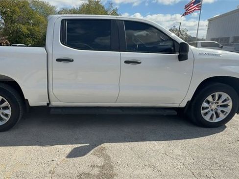 Used 2022 Chevrolet Silverado 1500 Custom w/ Safety Confidence Package image 9