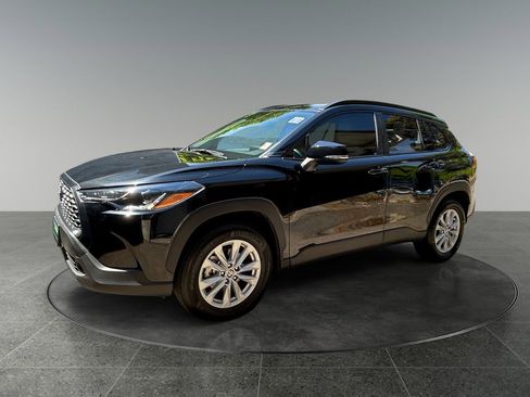 Used 2022 Toyota Corolla Cross LE AWD/4WD image 4
