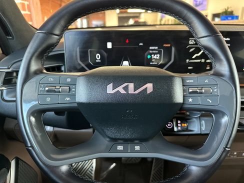 Certified 2024 Kia EV9 GT-Line AWD/4WD image 32