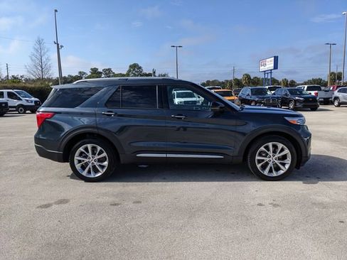 Certified 2023 Ford Explorer Platinum w/ Technology Package image 3