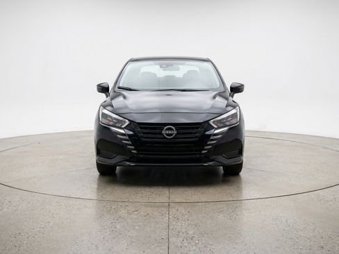 Used 2025 Nissan Versa SV image 2