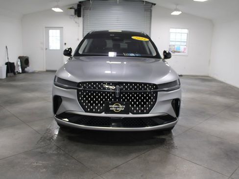 Used 2024 Lincoln Nautilus Reserve image 3