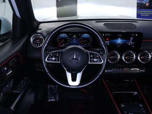 Used 2022 Mercedes-Benz GLB 250 4MATIC w/ Premium Package image 20