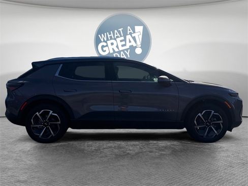 New 2026 Chevrolet Equinox EV LT image 2