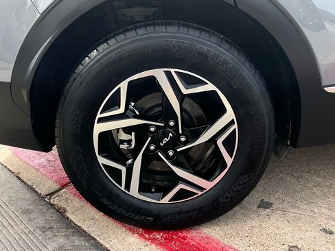 Used 2025 Kia Sportage LX image 9