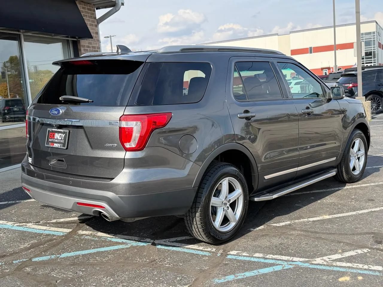 Used 2017 Ford Explorer XLT AWD/4WD image 5
