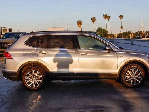 Used 2020 Volkswagen Tiguan SE w/ Panoramic Sunroof Package AWD/4WD image 13