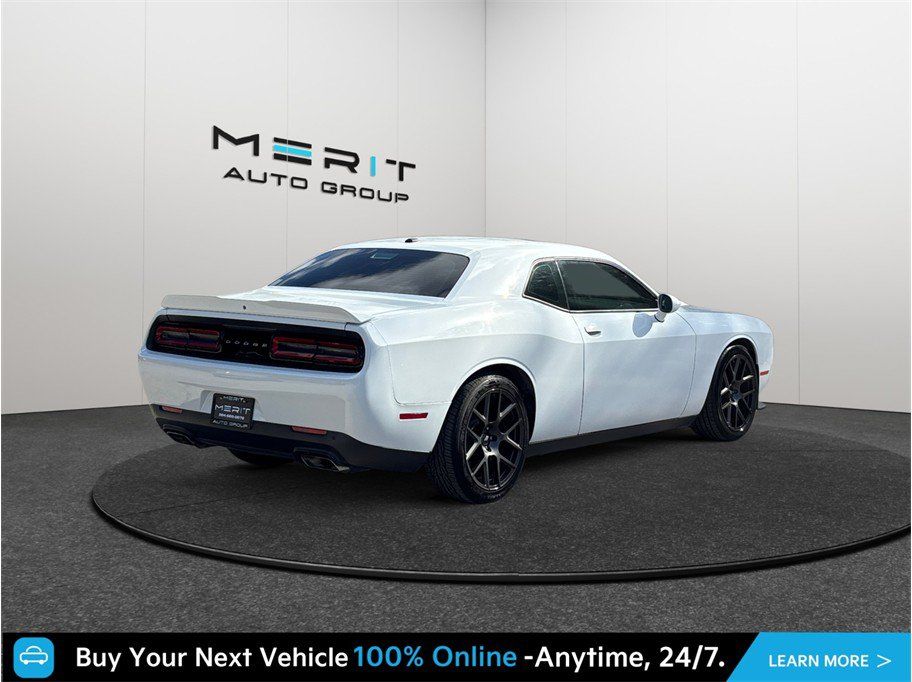 Used 2018 Dodge Challenger R/T w/ Performance Handling Group RWD image 9