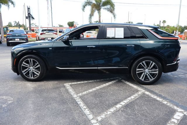 Used 2024 Cadillac Lyriq Luxury AWD/4WD image 4