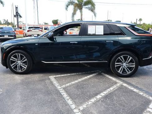 Used 2024 Cadillac Lyriq Luxury AWD/4WD image 4