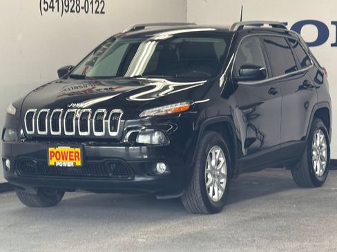 Used 2016 Jeep Cherokee Latitude w/ Comfort/Convenience Group AWD/4WD image 7