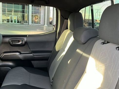 Used 2021 Toyota Tacoma TRD Sport image 18