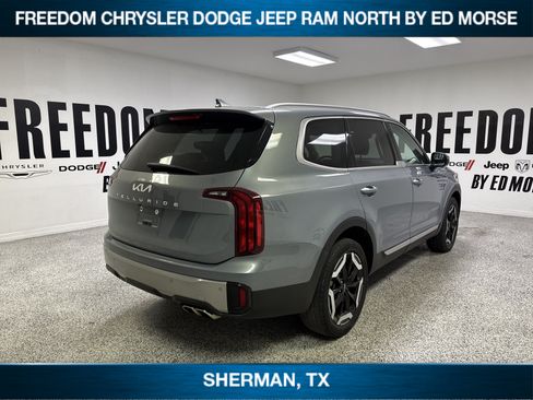 Used 2025 Kia Telluride S FWD image 4