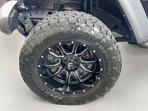 Used 2023 Jeep Wrangler Unlimited Rubicon w/ LED Lighting Group AWD/4WD image 13