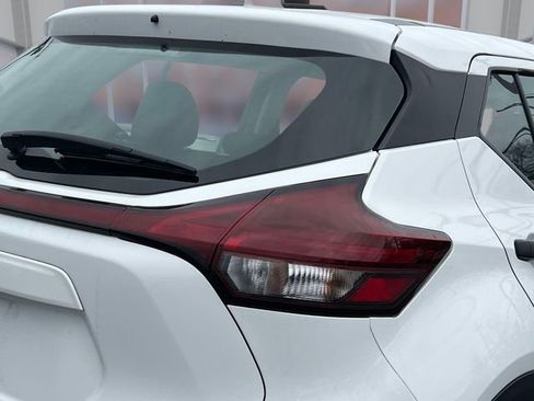 Used 2022 Nissan Kicks S FWD image 10