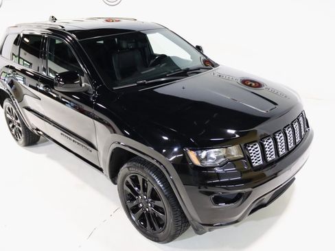 Used 2019 Jeep Grand Cherokee Altitude image 10