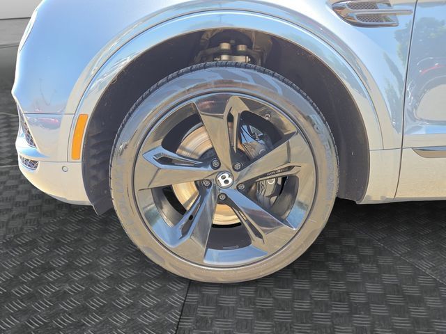 Used 2018 Bentley Bentayga Activity AWD/4WD image 36