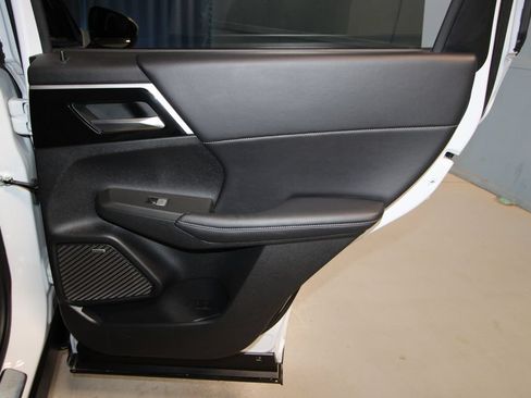 Used 2025 Mitsubishi Outlander SE AWD/4WD image 25