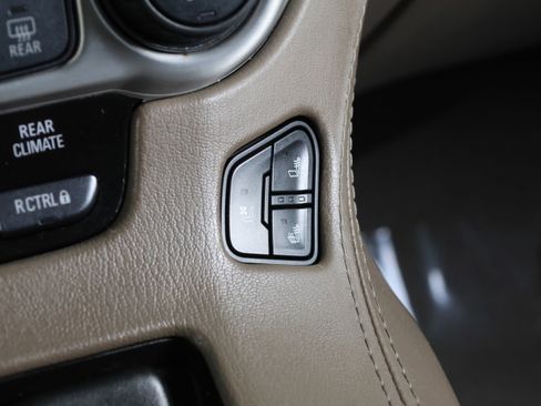 Used 2018 GMC Yukon SLT w/ Open Road Package image 32