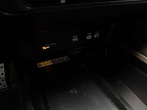 Used 2025 Toyota Camry SE FWD image 25