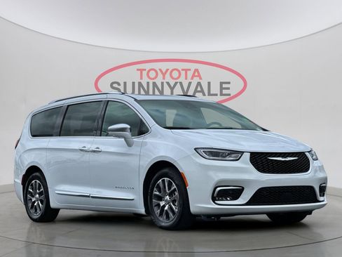 Used 2024 Chrysler Pacifica Pinnacle image 10