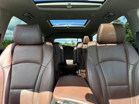 Used 2021 Buick Enclave Avenir w/ Avenir Technology Package AWD/4WD image 11