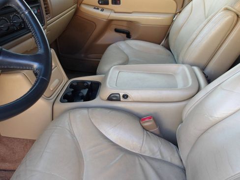 Used 2000 GMC Yukon SLT w/ SLT Marketing Opt Pkg AWD/4WD image 17