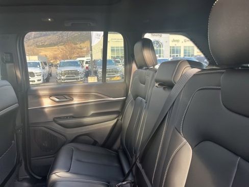 New 2025 Jeep Grand Cherokee Limited image 16