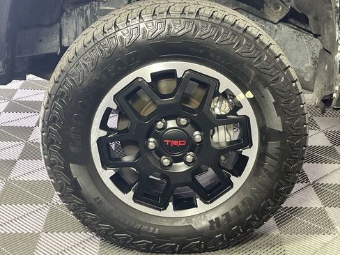 Used 2025 Toyota Tacoma TRD Off-Road image 10