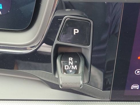 Certified 2025 Porsche Cayenne AWD/4WD image 40