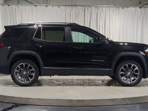 Used 2025 GMC Terrain Elevation w/ Elevation Premium Package image 11